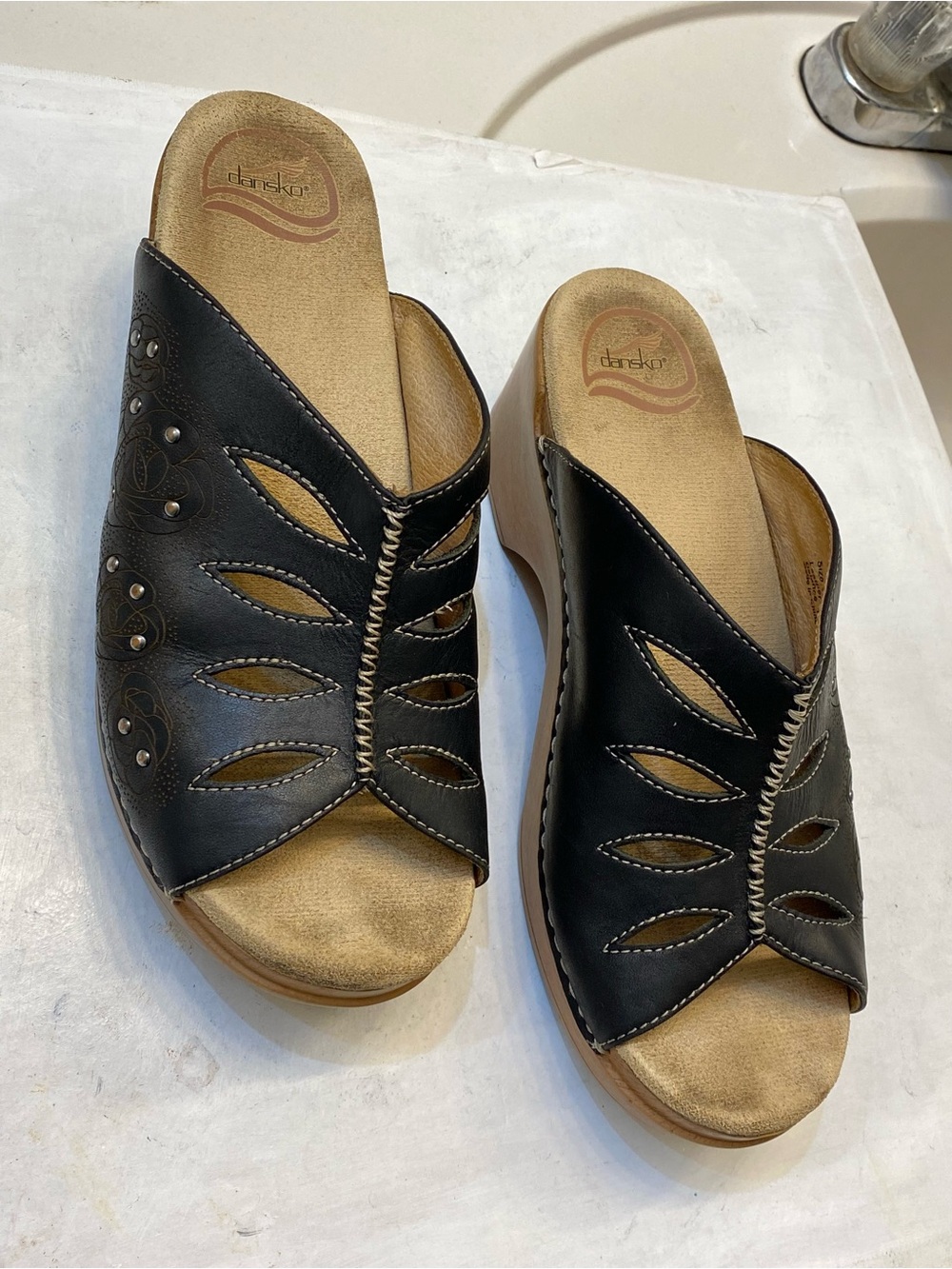 Dansko Sheri Studded wedge leather Sandal, Size 39, Women US Size 8 great shape